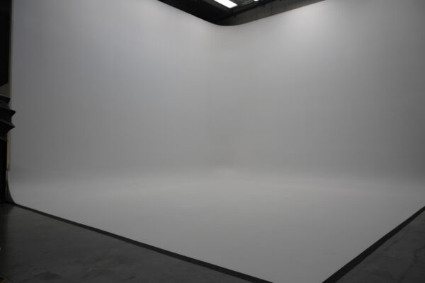 A professional infinity wall ideal for photography, video shoots, product campaigns and commercial content.